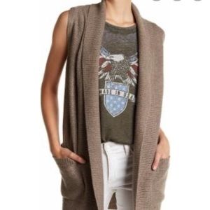 Beautiful sweater vest with details